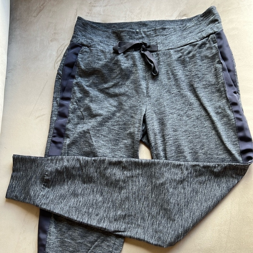 Athleta Metro Street jogger, Heather Gray, tuxedo stripe - Sz MT